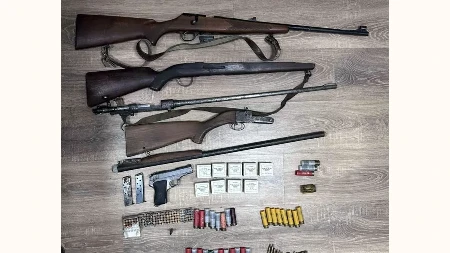 DEDA IMAO PUŠKU I PIŠTOLJ U KUĆI Policija napisala prijavu protiv njega