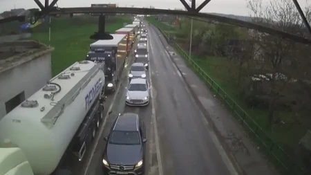 OPŠTI HAOS NA IZLAZU IZ SRBIJE Ovi vozači stoje zaglavljeni po 5 sati