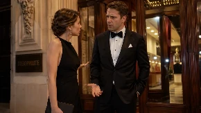 VIC DANA Bračni par krenuo u pozorište, zastaju ispred ulaza i muž kaže...