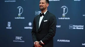 ĐOKOVIĆEVA HUMANOST NA DELU Reakcija Novaka dirnula sve: Srbin joj dao autogram na dodeli nagrada, njenom oduševljenju nema kraja