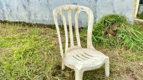 STOLICE VAM IZGLEDAJU KAO ZA BACANJE? Ovaj trik im vraća belinu za 10 minuta!