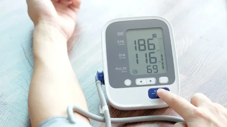 Snizite krvni pritisak za 5 minuta: Doktor otkrio tačku na telu koja ga brzo spušta