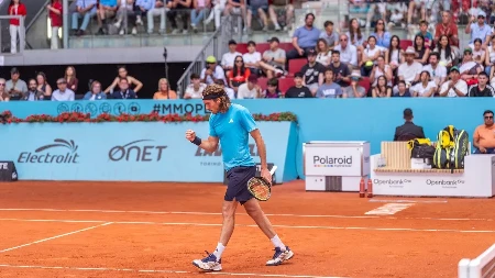 GRK PROŠAO PRAVU GOLGOTU Jedva pobedio anonimusa, svađao se sa Srpkinjom, pa pred svima poljubio novu devojku