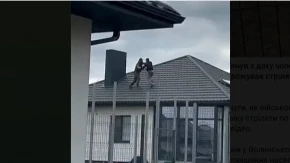 UKRAJINAC PAO SA KROVA TOKOM MOBILIZACIJE, dramatičan snimak kruži internetom (VIDEO)