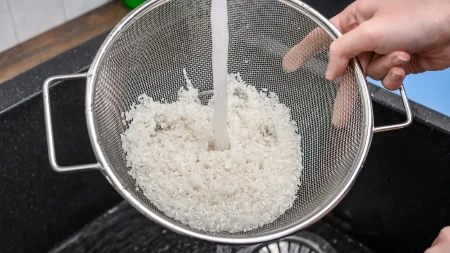 POZNATI KUVAR REŠIO DILEMU Evo da li pirinač zaista treba da se ispira pre kuvanja 