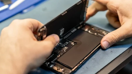 Velika promena za milione korisnika - EU povlači radikalan potez, baterije na telefonima moraju da se menjaju