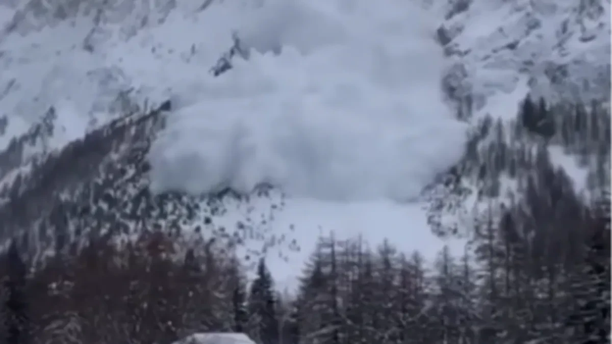 POKRENULA SE LAVINA U RUSIJI! Turisti ostali zatrpani, u toku velika akcija spasavanja!