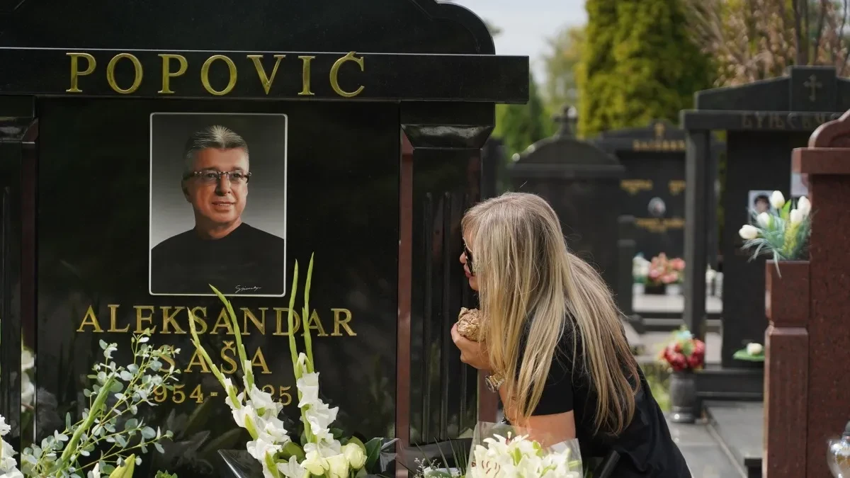 SLOMLJENA SUZANA NA SAŠIN GROB DONELA OVO Danas je posebno težak dan za porodicu Popović 