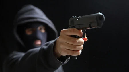 DRAMA U BANCI U NIŠU Naoružani muškarac odneo veću količinu novca, novi detalji pljačke