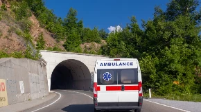 STRAŠNO! DETE (2) SE OTRGLO MAJCI IZ RUKU I ISTRČALO NA PUT Detalji nezapamćene tragedije  