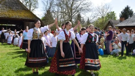 OTKRIVENO! Evo koje „naše“ reči su zapravo mađarske – svi ih koristimo!