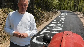 SRAMOTA BLOKADERA! ASFALT DOČEKALI POSLE 30 GODINA, a odmah išaran – HAOS U JEZDINOVCIMA! (VIDEO)