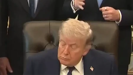 TRAMP ZASPAO NA SASTANKU Pogledajte snimak iz Bele kuće (VIDEO)