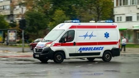 DEČAK POVREĐEN U EKSPLOZIJI STABILNO! Preturao po kanti u Novom Sadu, a onda...