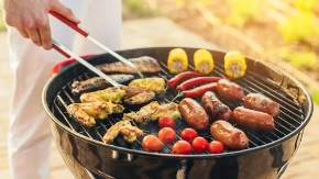 OVO ĆE VAS OBORITI S NOGU: Jedan potez i zagorela rešetka za roštilj postaje kao nova!