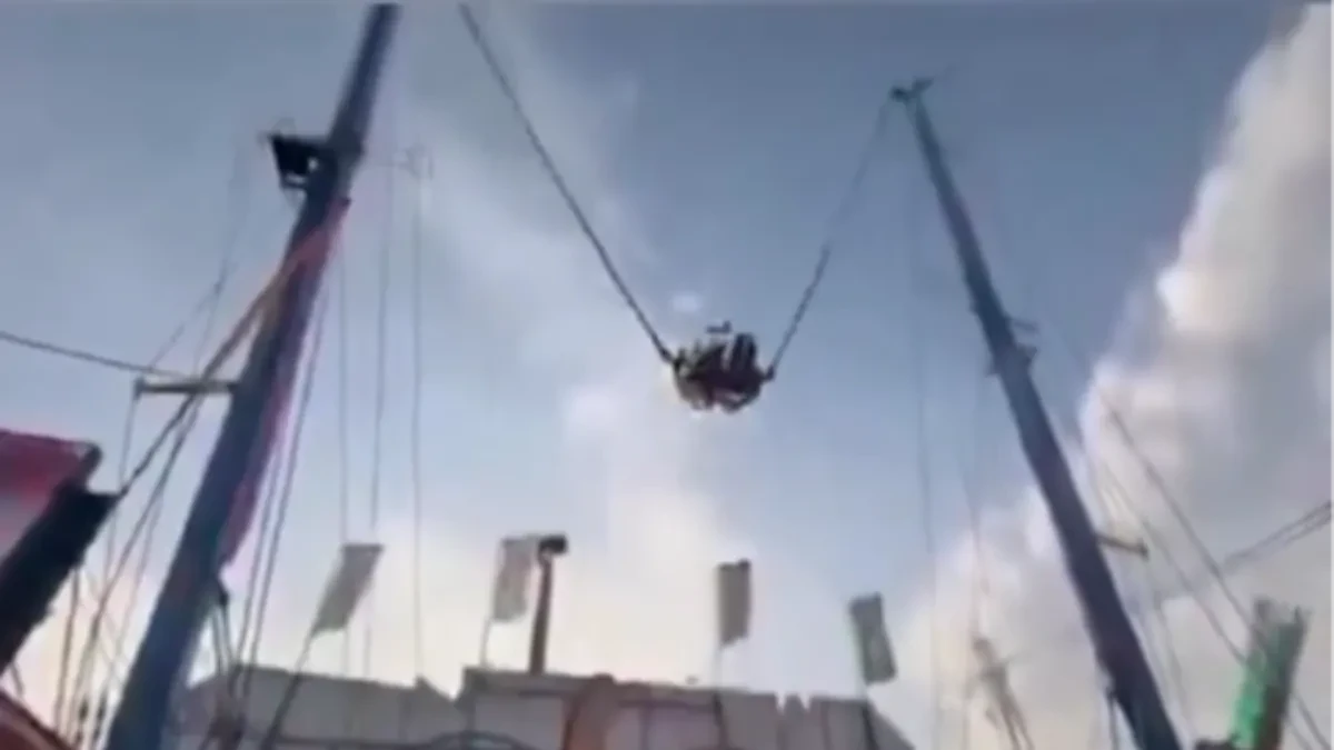 „PUKLA SAJLA NA 90 METARA!“ Horor u Sevilji – deca zarobljena dok kapsula udara u stubove! (VIDEO)