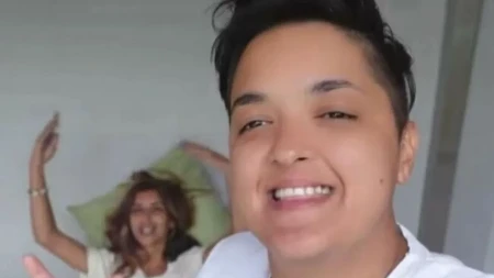 JOVANA U TOPLESU, GOLIŠAVA MARIJA PORED NJE Procurile intimne fotke pevačica, prizor koji je šokirao sve! 