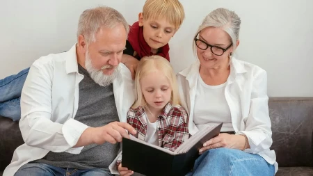 OVO SMETA SKORO SVIM RODITELJIMA Zašto bake i deke ne bi trebalo da razmaze unuke?