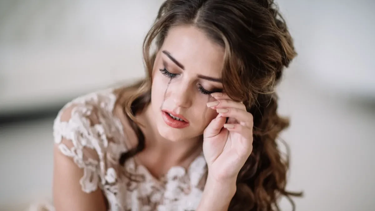 ZAOVA POLILA MLADU CRNOM BOJOM I UNIŠTILA JOJ VENČANICU Nastao je opšti HAOS - kraj cele priče je NEVEROVATAN