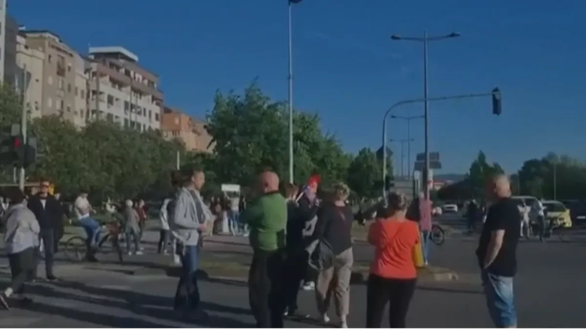 UKIDAJU GRAĐANIMA I OSNOVNO PRAVO! Separatista Dinko Gruhonjić po svaku cenu maltretira narod u Novom Sadu (VIDEO)