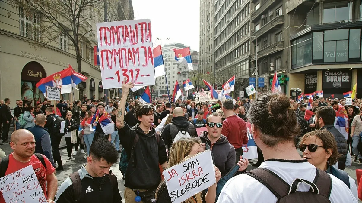 SRAMNO PONAŠANJE BLOKADERKE Umesto da se pokrije ušima, ona se hvali (FOTO)