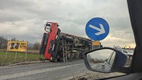 SUDAR DVA KAMIONA Hitna zbrinula dvoje povređenih!