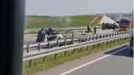 "AUTOMOBILI SU PREPOLOVILI NA POLA, A ZAGLAVLJENIMA NIJE BILO SPASA" Najnoviji detalji tragedije u kojoj je poginulo troje ljudi