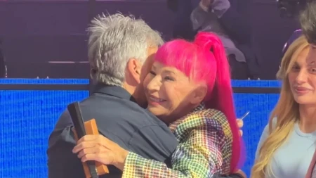 EMOTIVNI POVRATAK ZORICE BRUNCLIK Ne skida osmeh sa lica, u studiju aplauz ne prestaje! 