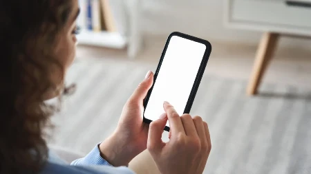 KAKO DA NAPUNITE MOBILNI BEZ PUNJAČA? Stjuardesa otkrila:"Evo šta možete da uradite u svakoj hotelskoj sobi"