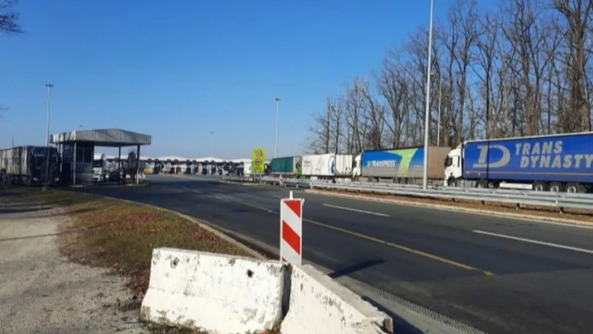 VOZAČI NA IVICI STRPLJENJA Kolone na granicama, kamiondžije čekaju i do 5 SATI