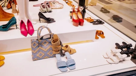 Neko bi rekao da su samo za pijacu, a neko da su za crveni tepih: Ovo je obuća zbog kojih Beograđanke prave redove ispred prodavnica ovog proleća