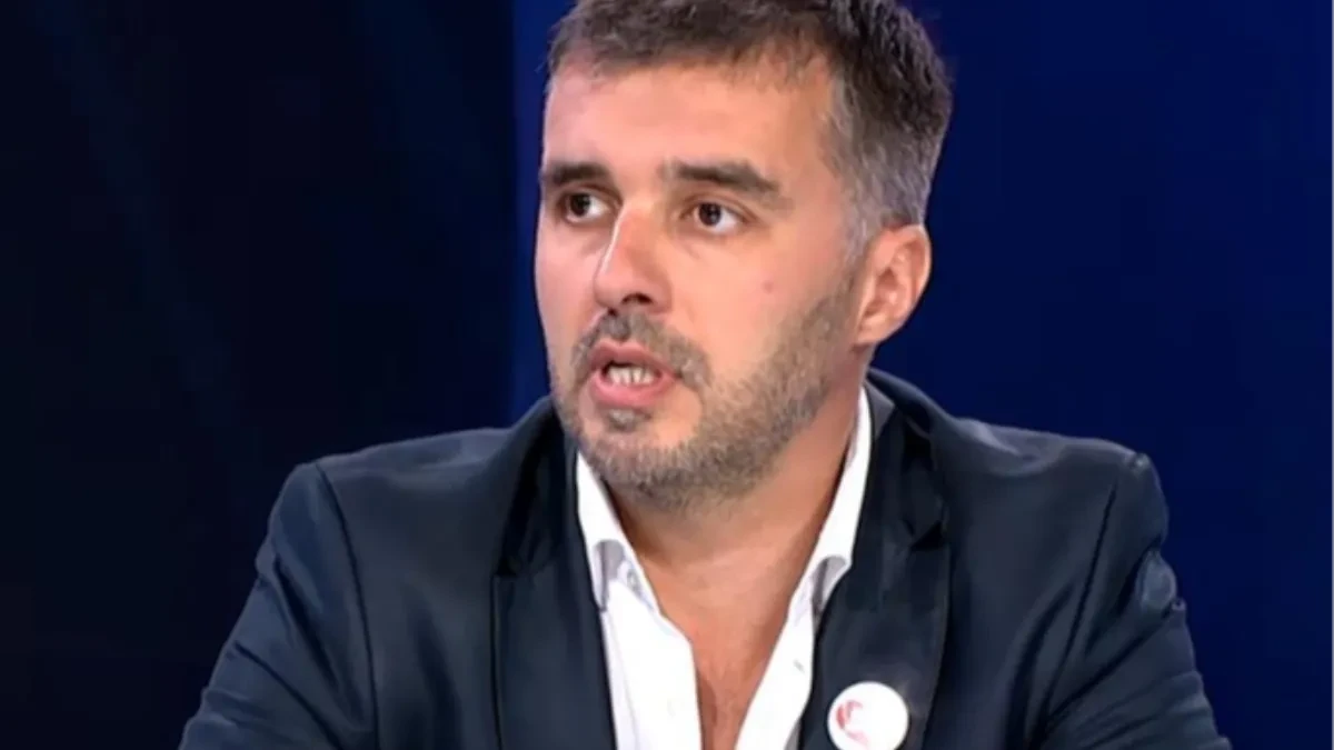 RAT MEĐU BLOKADERIMA: Savo Manojlovic je plagijator i politicki grebator!