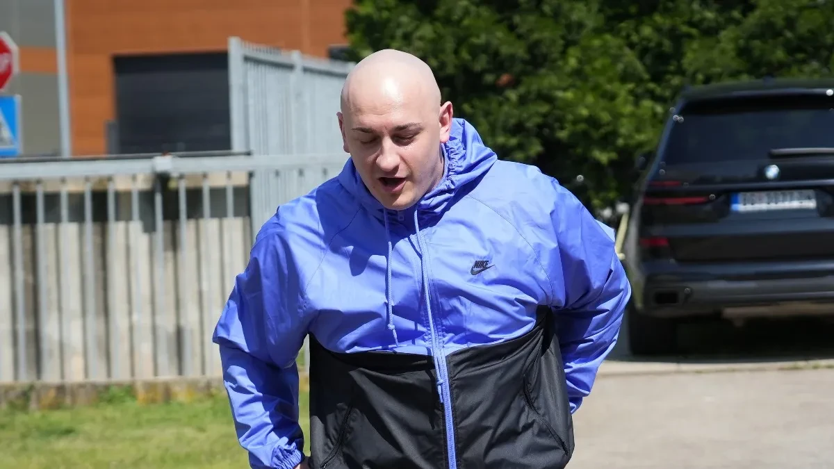 DESINGERICA PUKAO PRED KAMERAMA! Pomenuli mu njegovo ime, usledio brutalni rafal koji je sve šokirao! (VIDEO)