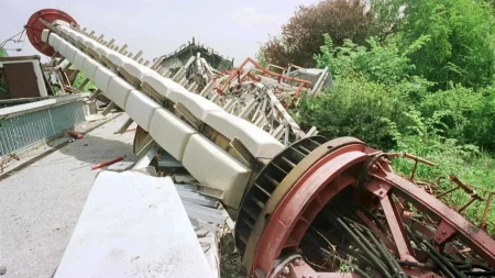 SIMBOL BEOGRADA NESTAO JE U PLAMENU NATO BOMBI Na današnji dan su ga zločinci srušili pred očima građana