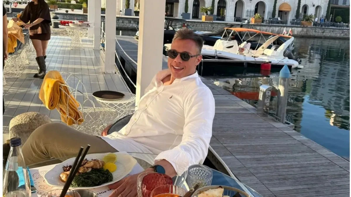 BLOKADERSKE PERJANICE SLAVE! Dok im polsušnici uništavaju Srbiju oni uživaju u inostranstvu (FOTO)