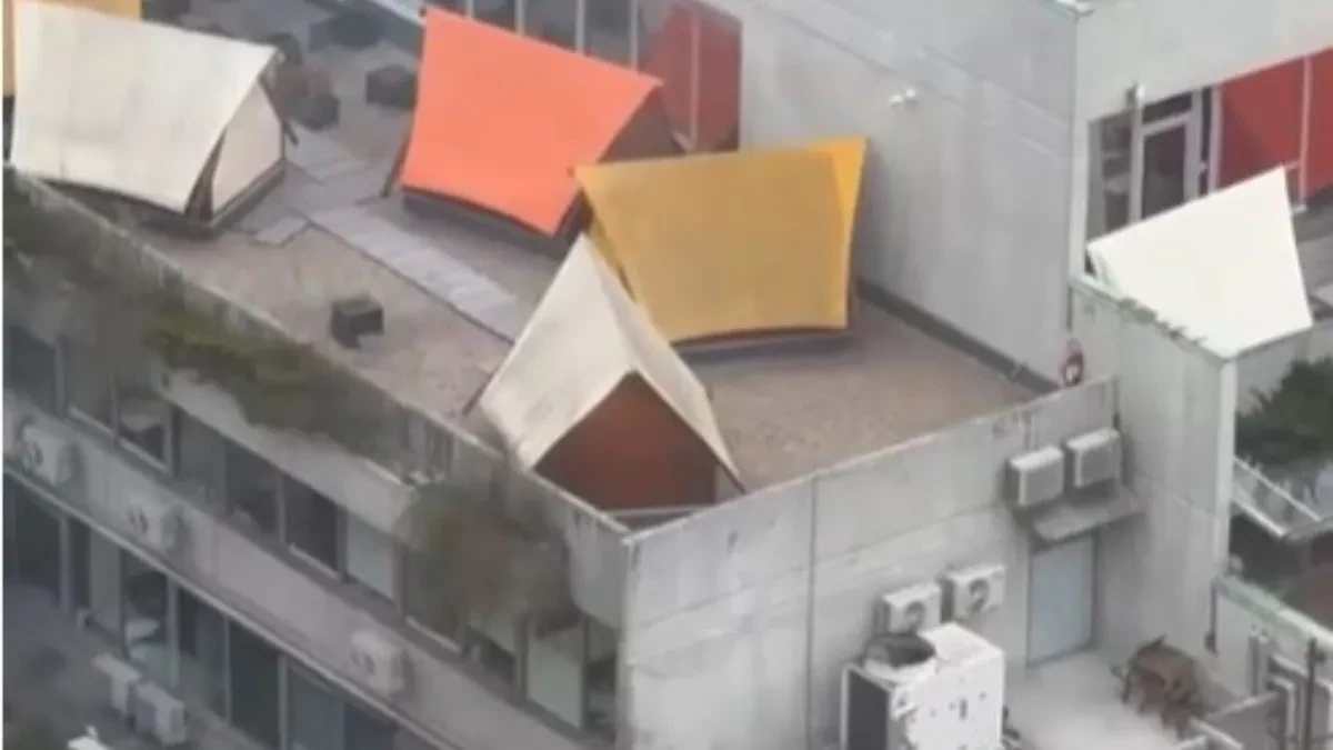 Da li biste platili 70 evra za noć u šatoru na krovu zgrade? Udisanje smoga i čađi papreno plaćaju(VIDEO)