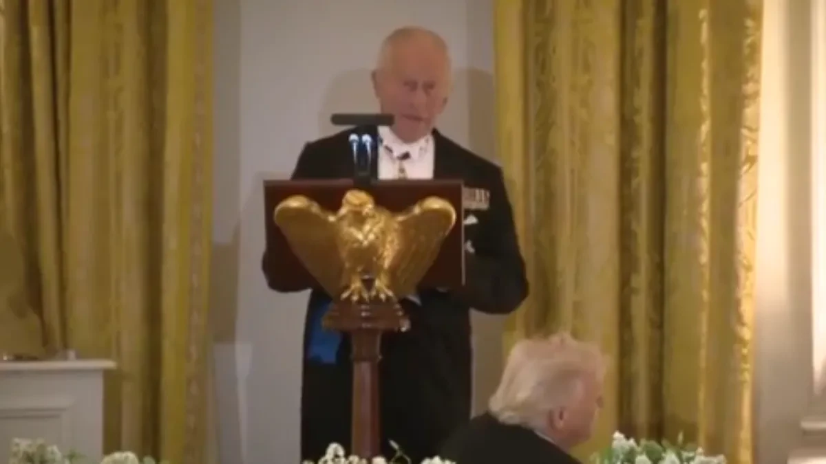 "DA NIJE BILO NAS, GOVORILI BISTE FRANCUSKI" Kralj Čarls potkačio Trampa, pogledajte njegovu reakciju! (VIDEO)