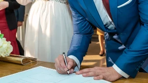 SKANDAL NA VENČANJU! Deveruša uradila nešto NEZAMISLIVO odmah posle obreda! (VIDEO)