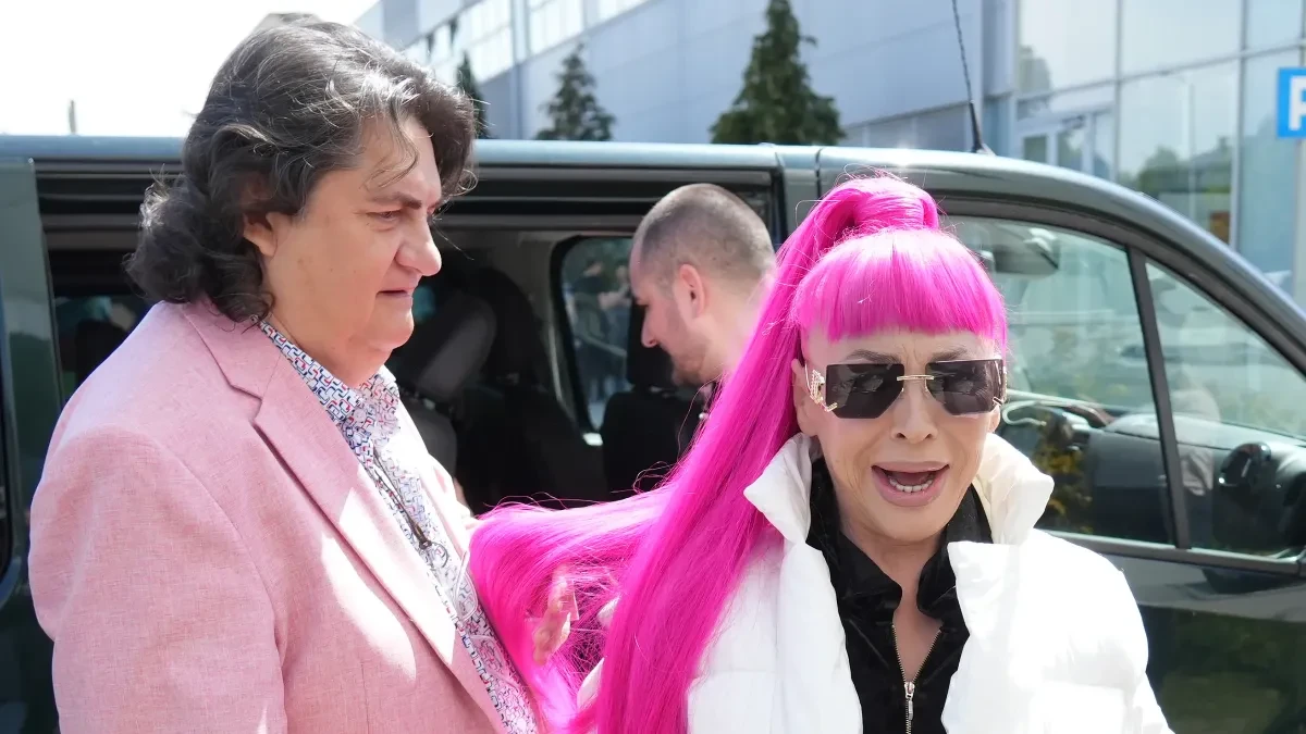 NE DOZVOLJAVA JOJ DA NAPRAVI KORAK BEZ NJE Ovaj muškarac se ne odvaja od Zorice Brunclik, Kemišu ne smeta