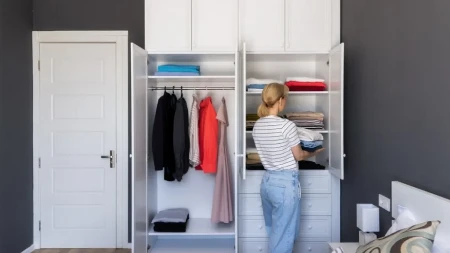 Uništava vam odeću: Mislite da nema bolje zaštite, ali evo zašto je ovaj način odlaganja najgori