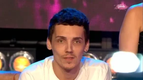 Stravična ispovest našeg pevača! Preživljavao je na ulici, pa ga bolest prikovala za krevet: "Nisam mogao da hodam"