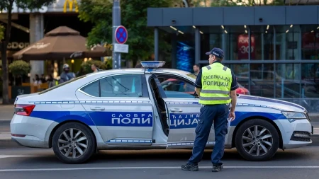 ZAUSTAVIO GA PRESRETAČ, PA NAŠLI SKRIVENI ŠTEK Švercer se odao bahatom vožnjom