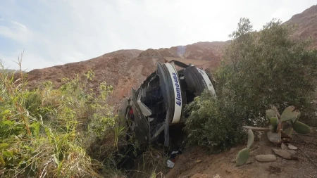 TRAGEDIJA! PREVRNUO SE AUTOBUS SA DECOM Vozaču pozlilo tokom vožnje u Saratovskoj oblasti, nije mu bilo spasa
