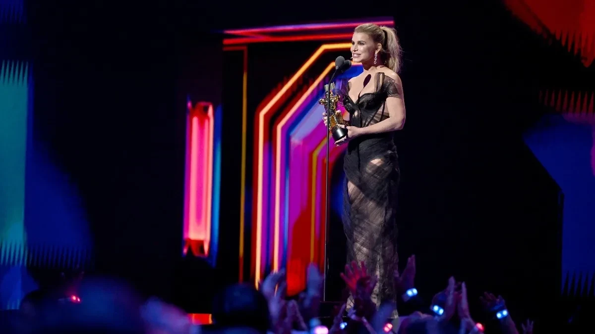 PRECRTALA BIVŠEG IZ ŽIVOTA Pevačica nije čekala dugo nakon razvoda, odmah upecala novog frajera