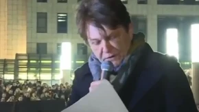 JEZIVE PORUKE MRŽNJE PREMA JEVREJIMA U BJELOGRLIĆEVIM "SENKAMA NAD BALKANOM"? Posle bruke ispred Rektorata koja je zgrozila svet, raste sumnja na organizovanu kampanju!