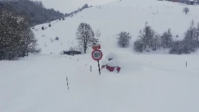 DRAMA NA DURMITORU: Povređeni Milorad opkoljen snegom, spasioci krenuli, pa jedva izvukli živu glavu!