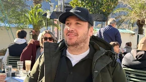 "PREKLINJAO JE DA UKLONIM DOKAZE SEKSUALNIH ODNOSA SA MUŠKARCIMA" Voditelj otkrio kako ga je ucenjivao oženjeni pevač!