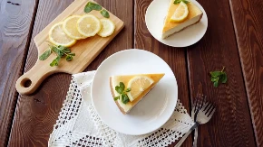 Kolač od limuna svilenkast kao puding, topi se u ustima i pravi se od samo šest sastojaka