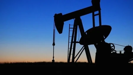 ENERGETSKI ŠOK NA POMOLU Blokada ključnog moreuza gura cenu nafte u nebo