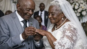 VENČALI SE U 95. I 90. GODINI Posle 64 godine ljubavi konačno stali pred oltar – njihova priča SLAMA SRCA!